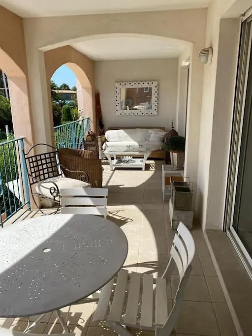 Deux Pieces Avec Terrasse Ensoleille Et Piscine Apartment Grimaud