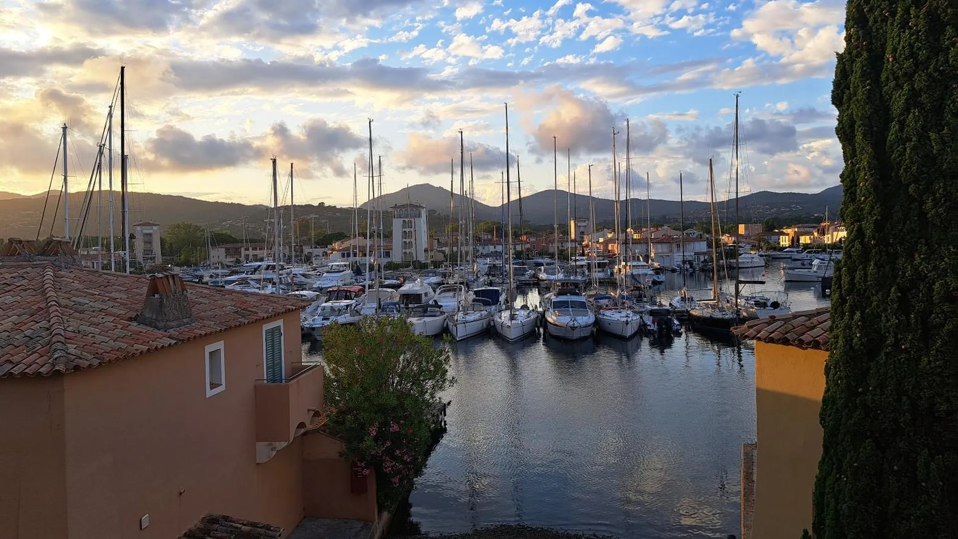 Deux Pieces Avec Terrasse Ensoleille Et Piscine Apartment Grimaud